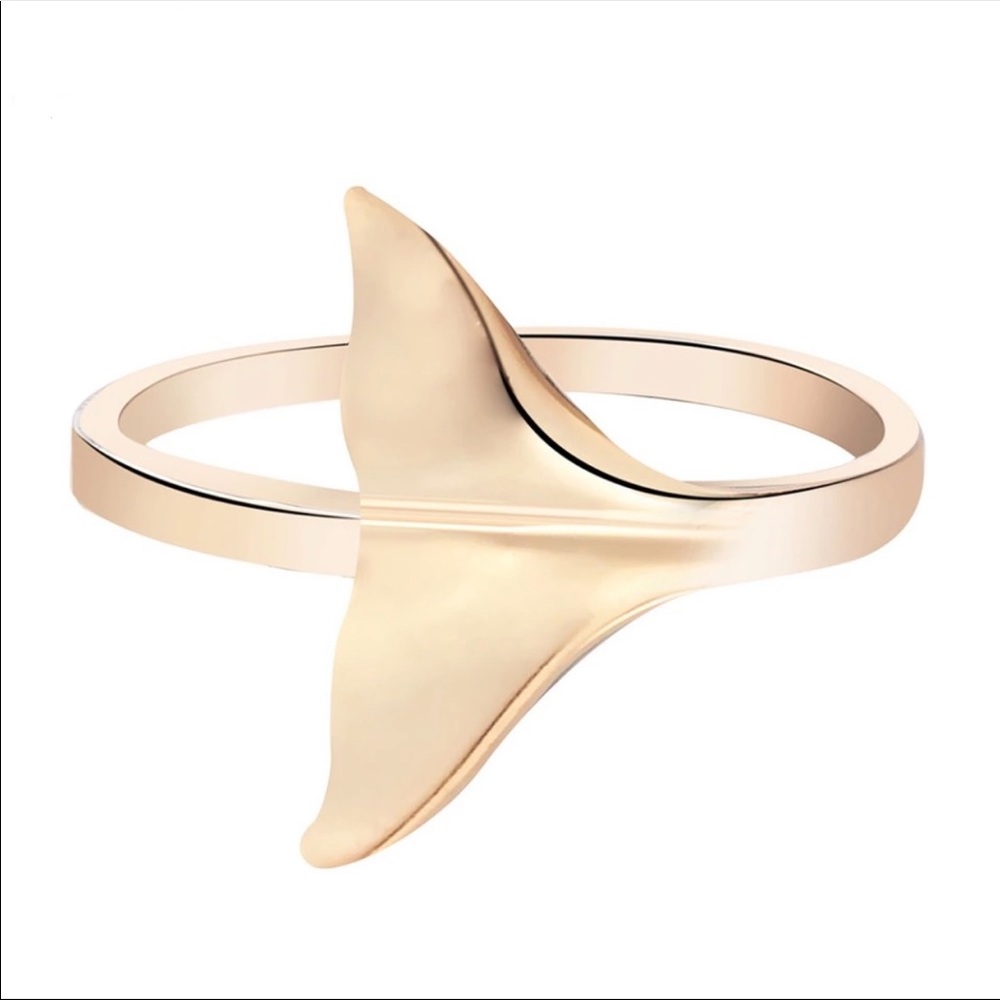 Whale tail ring
